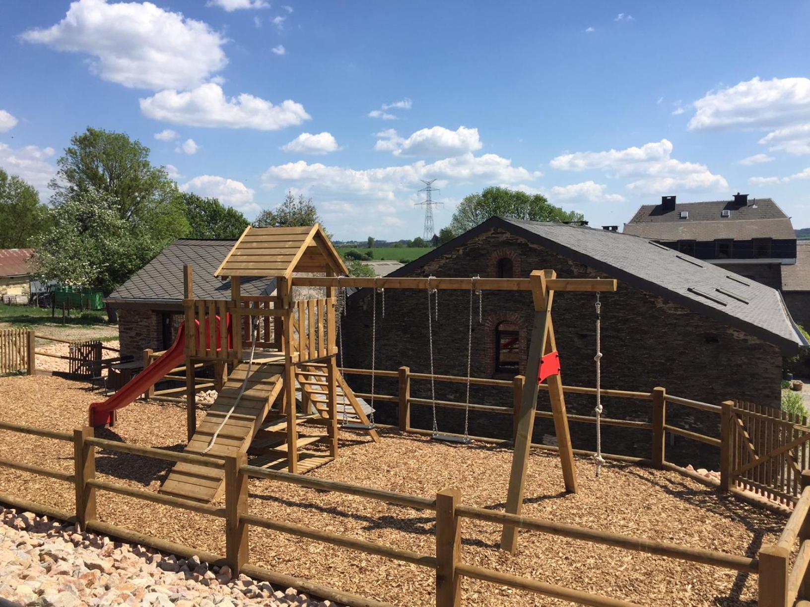 Ecologique 14 Pers. A Taverneux - Ferienhaus Houffalize